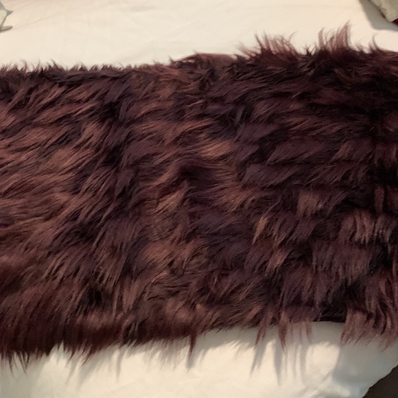 Tahari Table Runner - Picture 7 of 12